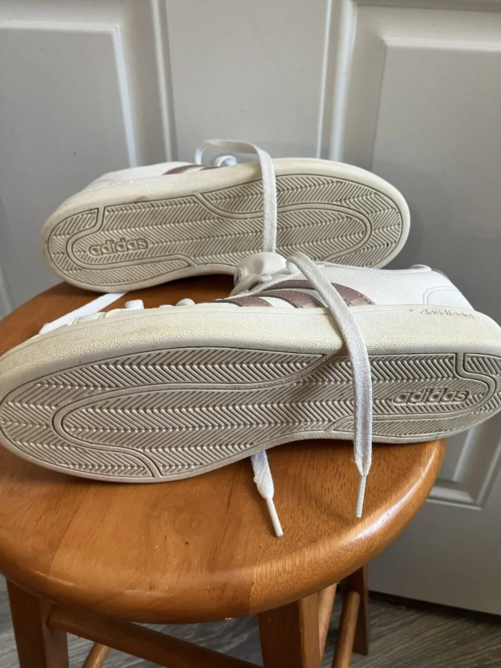 Woman's Adidas Sneakers